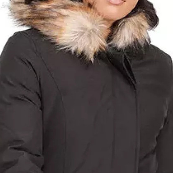Helvetica Parka Helvetica LAURA