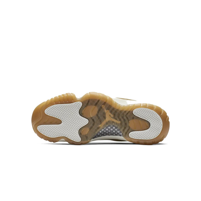 Nike Baskets Nike AIR JORDAN RETRO 11 - AR0715-200